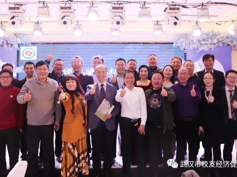 洁白羽毛寄深情  武汉校友连续五届举办大学校友羽毛球联赛